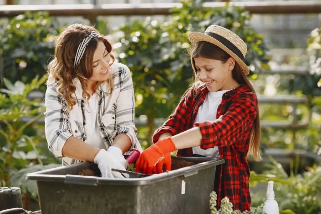 kids planting